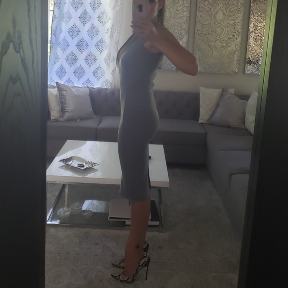 Maisie Stuctured V-Neck Midi Dress - Picture 4 of 6